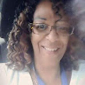 Meet your Posher, Lorie